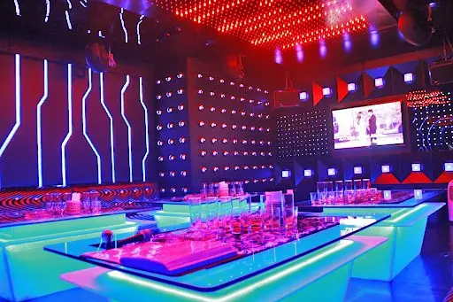 Màn Hình Led Karaoke và Khách Sạn: Ưu Điểm Vượt Trội